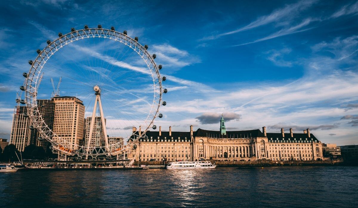 London in August Weather Tips & Coolest Places to Visit