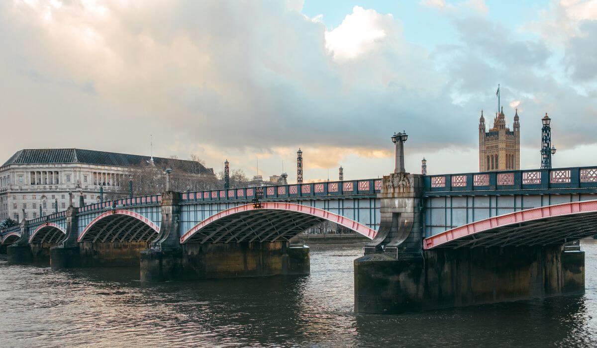Lambeth bridge Harry Potter sights in London