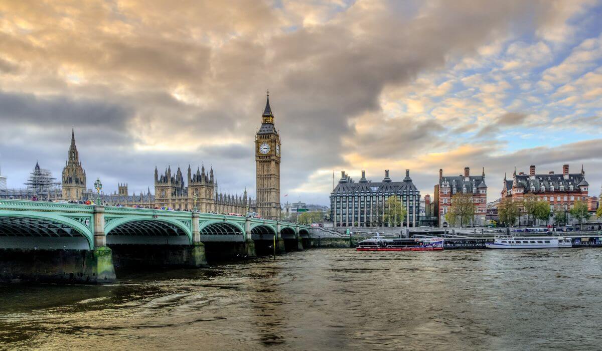 London bridge is near Tower Bridge