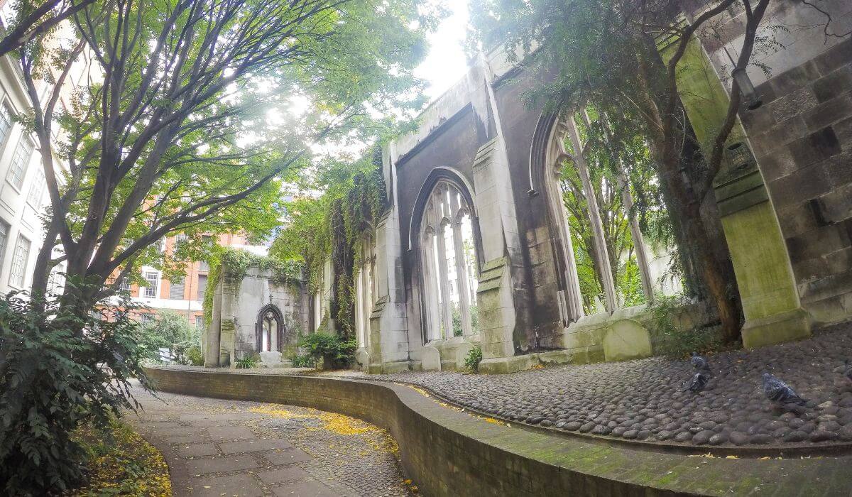 St Dunstan east ruins things to do near Tower Bridge