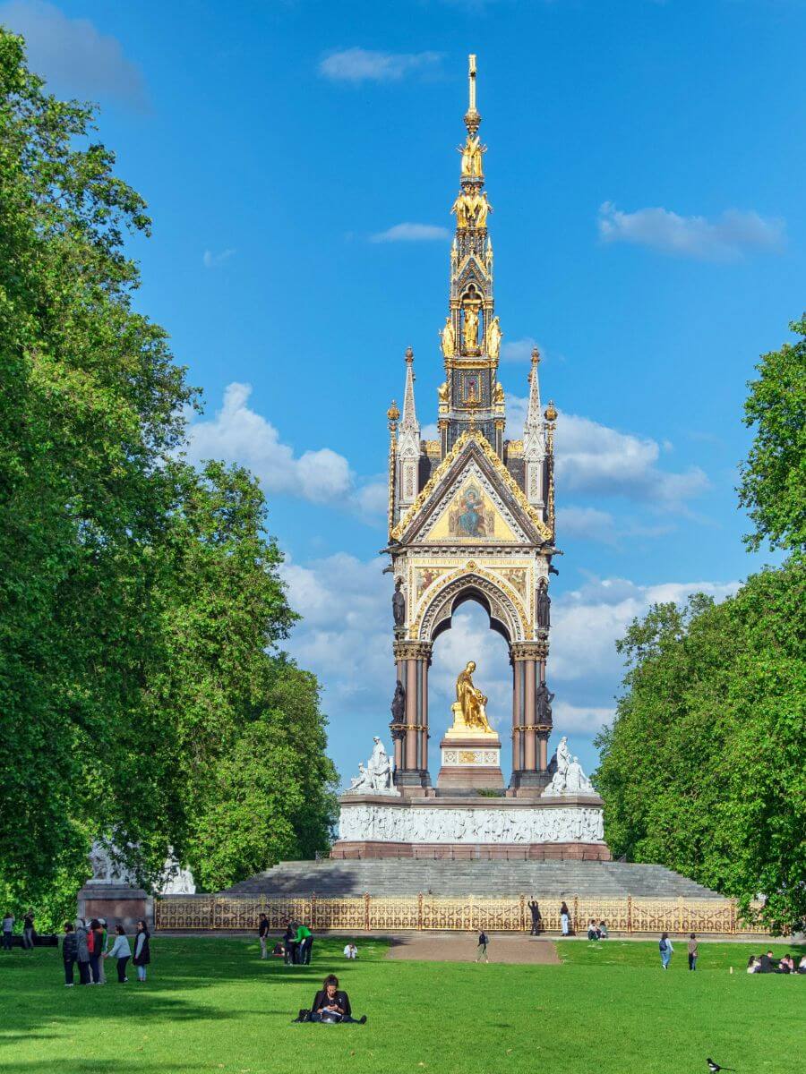 Hyde Park in London First Date Idea