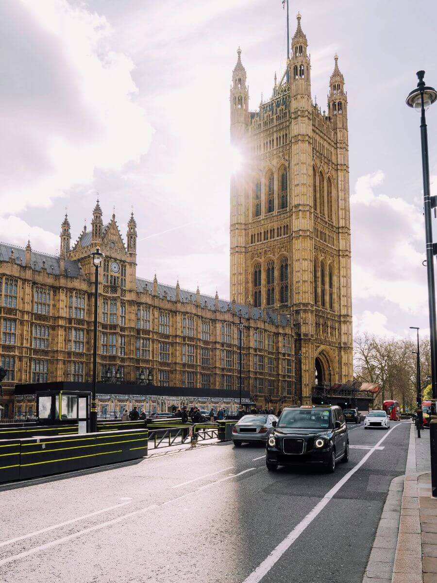 Taxi and Private Transfers Get to Heathrow Airport from London